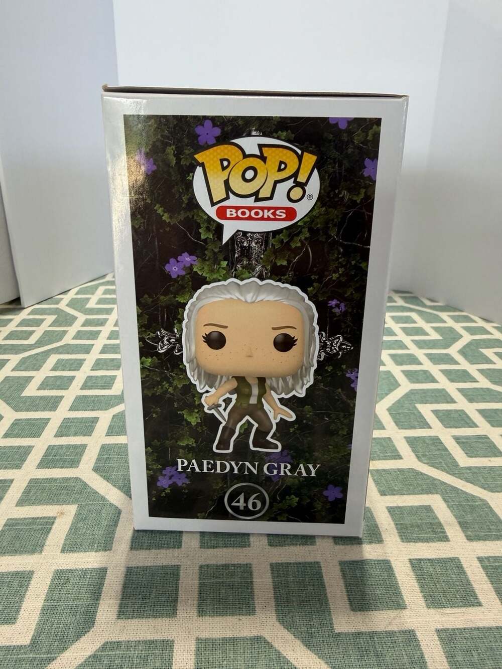 Funko Pop! Books: Powerless Trilogy - Paedyn Gray #46 Vinyl Figure - Picture 4 of 6